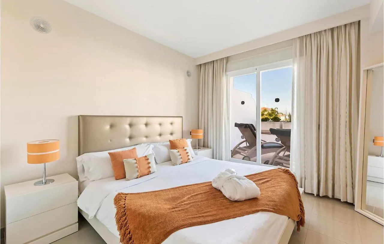 Beautiful Apartment In Estepona With Wifi 0*,