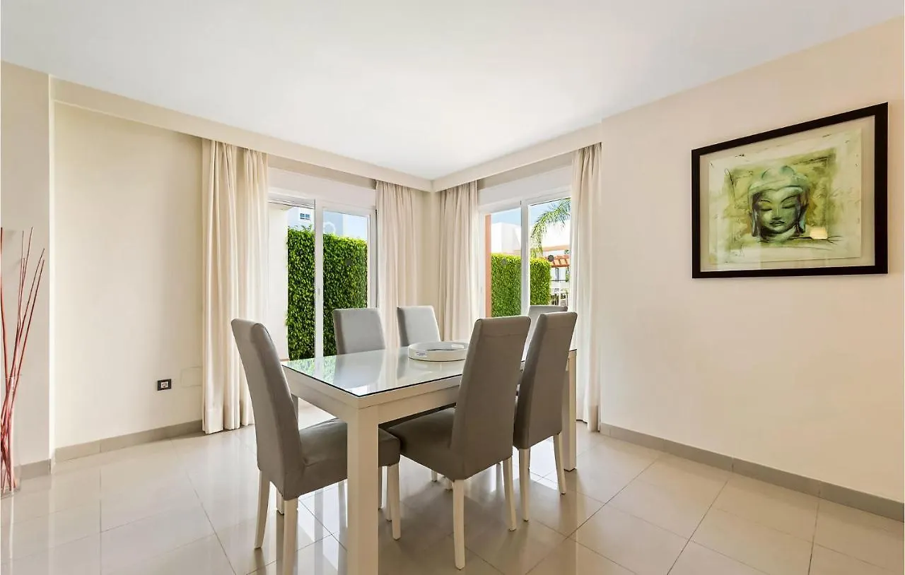 Beautiful Apartment In Estepona With Wifi ספרד